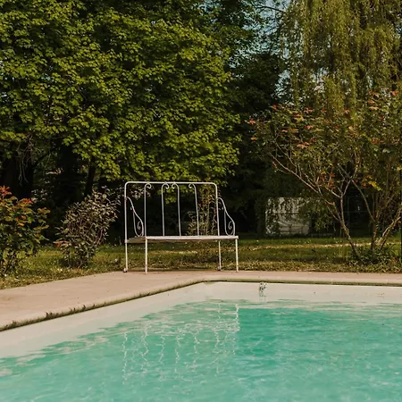Et De Charme Avec Piscine, La Lhuiseraie
